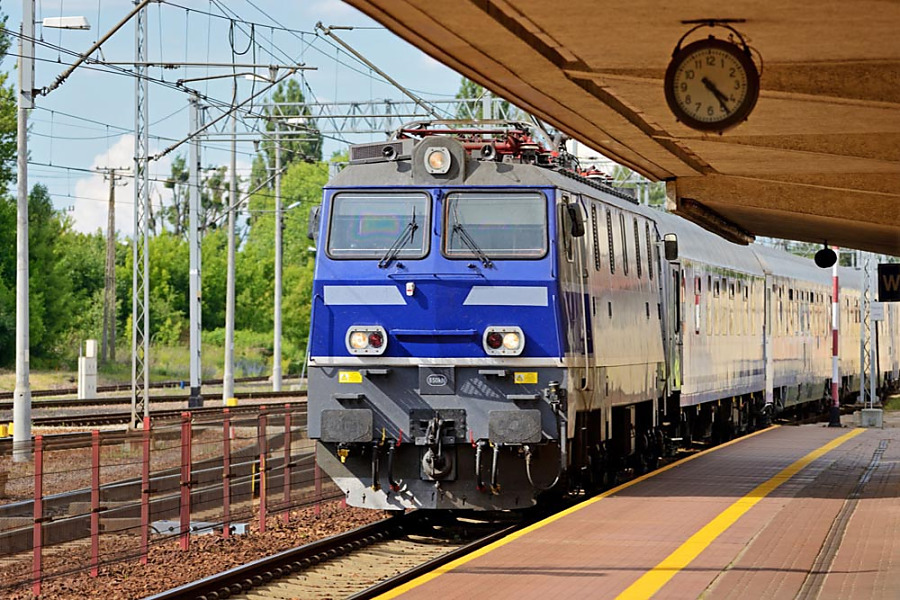 Fototapeta Modrý vlak na kolejích 1411